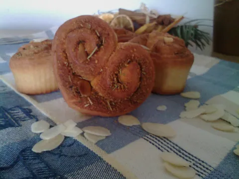 Aromaticna srca sa listicima badema