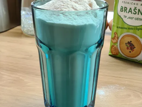 Velika lepa čaša kao doza