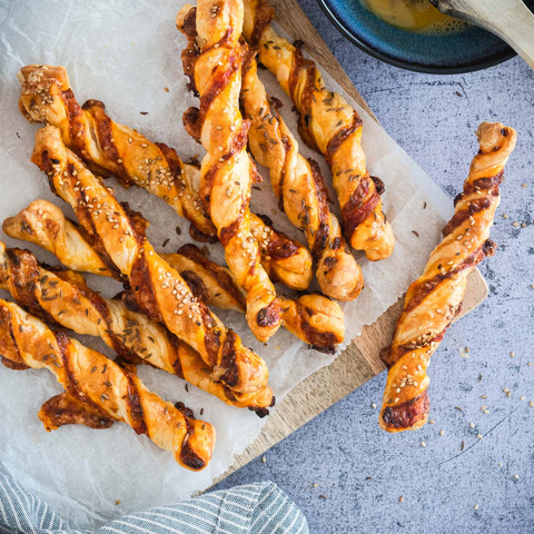 Listové tyčinky s Ajvarem a sýrem