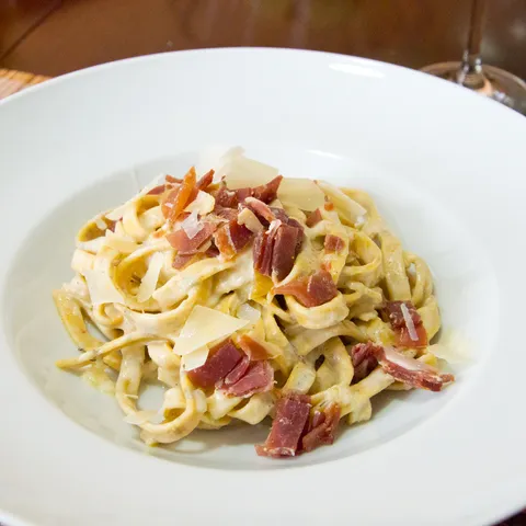 Aromatične domaće fettuccine u prosecco sosu