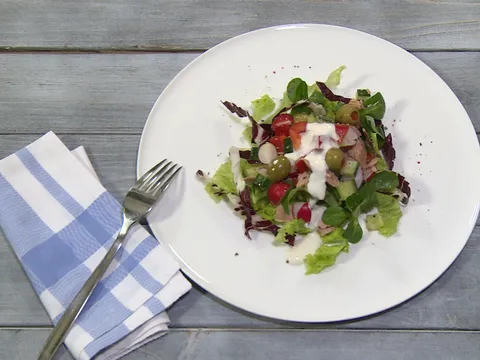 Salata od tune i povrća