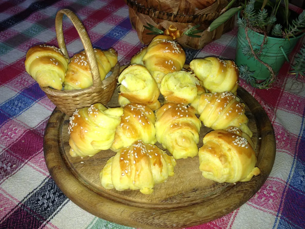Lisnate kiflice sa kurkumom
