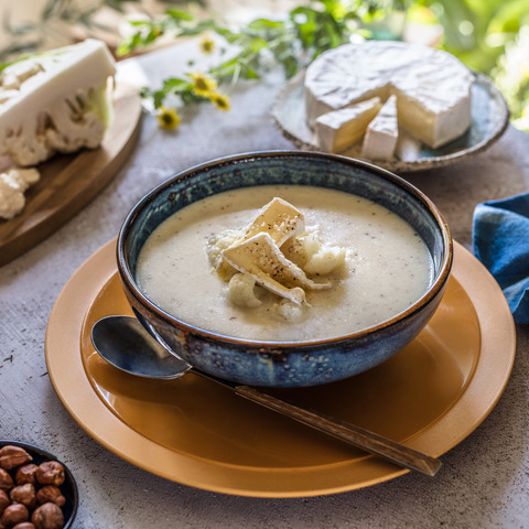 Supă de conopidă și camembert