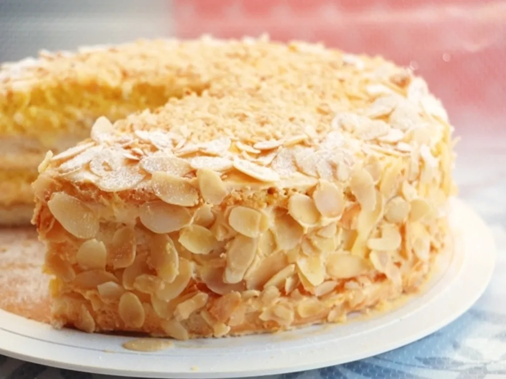 Torta od ananasa i badema