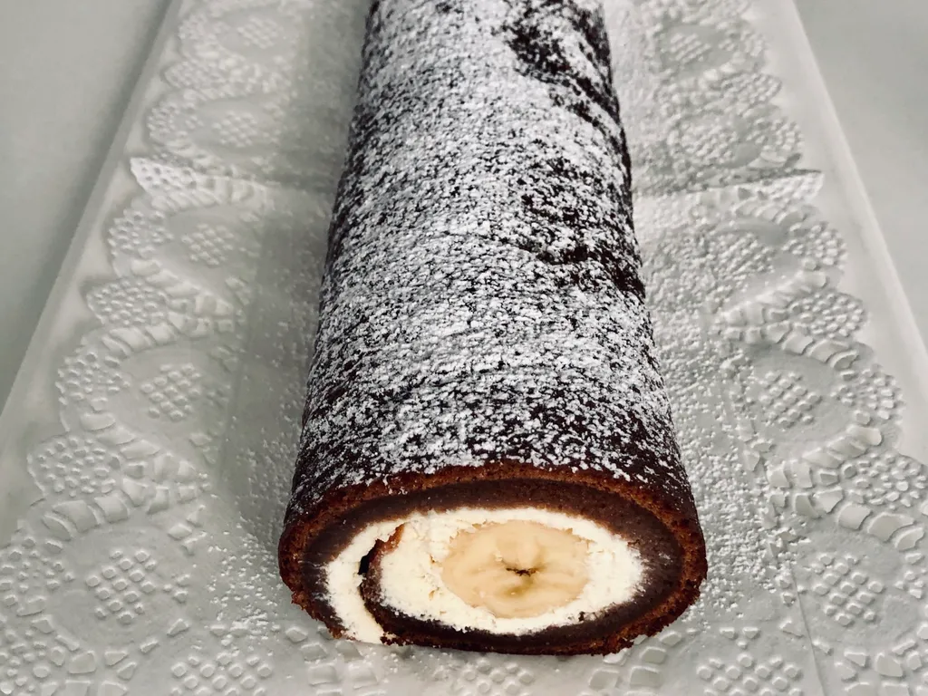 Rolat sa bananom i sirom
