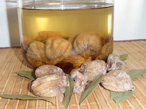 Liker od suhih smokava