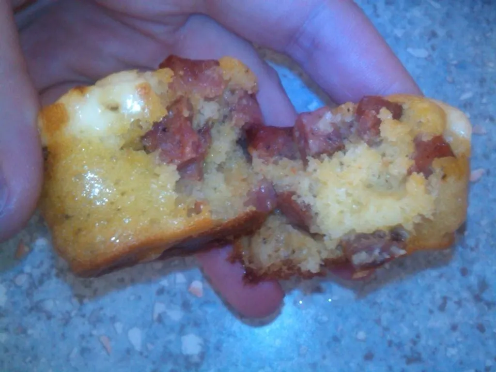 Jorkširski puding (muffin) s kobasicom i sirom