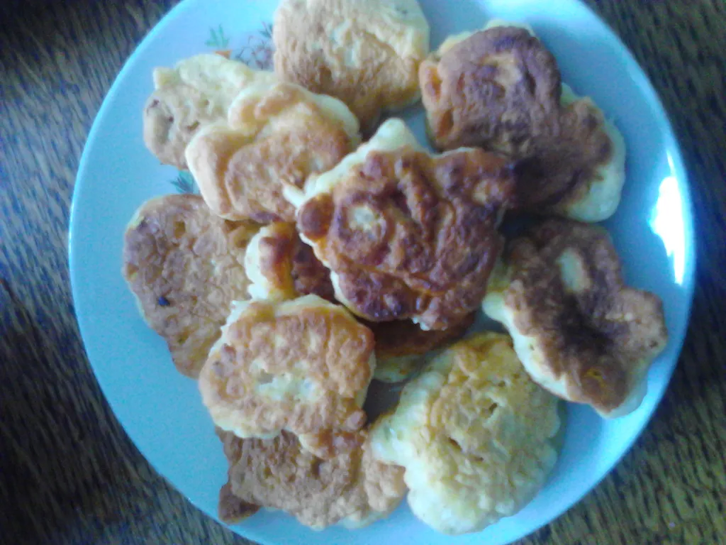 cupavi ustipci sa chili kobasicama i origanom