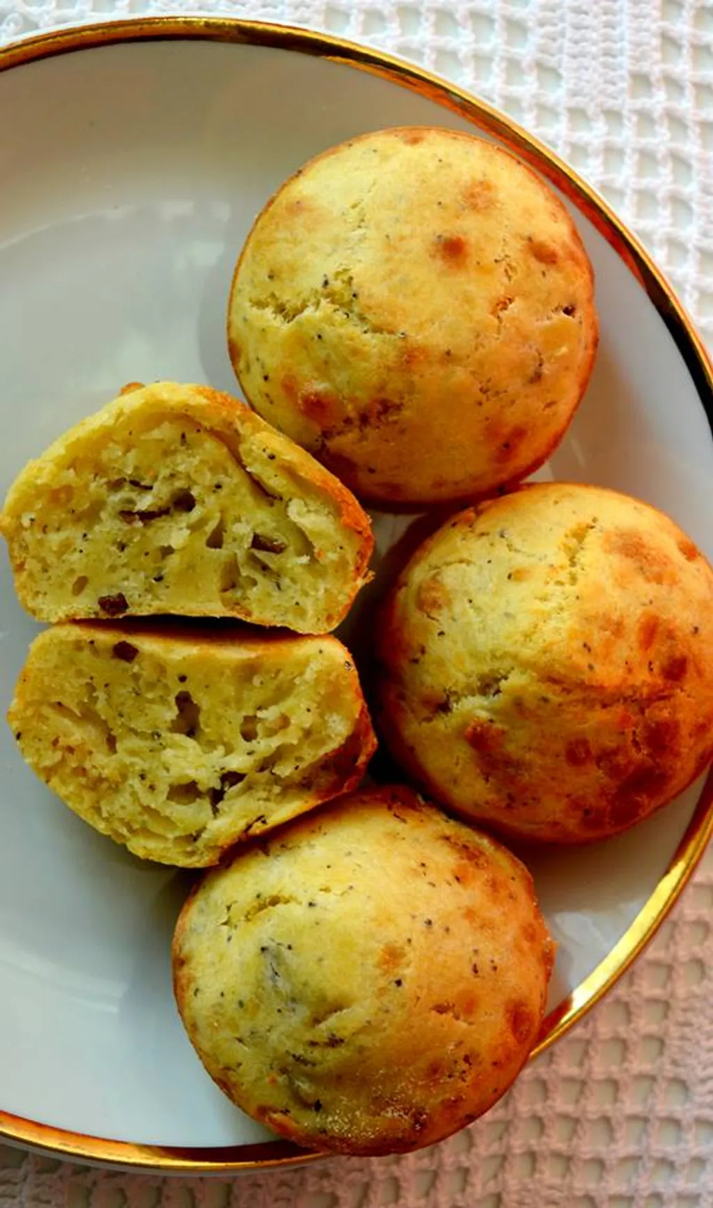Dan žena Sanjin dan -muffini s makom i kobasicom