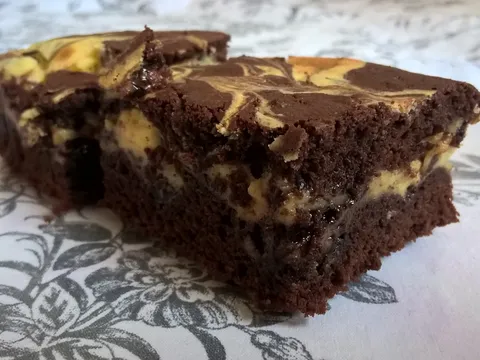 Brownies sa sirom - Cheesecake brownies by FoodFfs