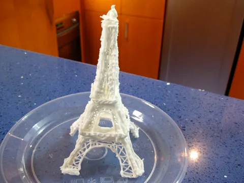 Royal icing ukrasi &#8211; Eiffel tower i leptiri
