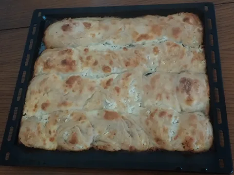 Sa puno nadljeva od sira..