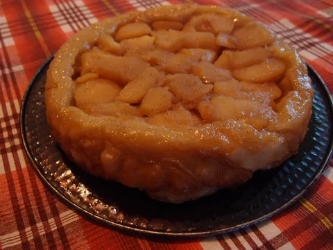 Tarte Tatin (francuska izokrenuta pita od jabuka)