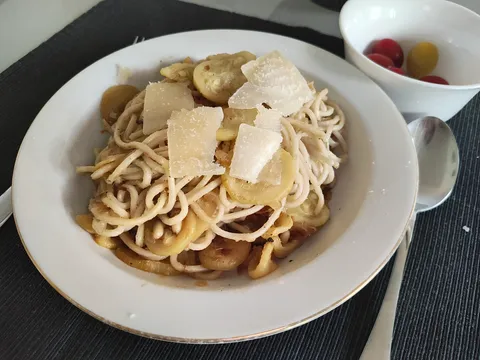 Tikvice sa špagetima 