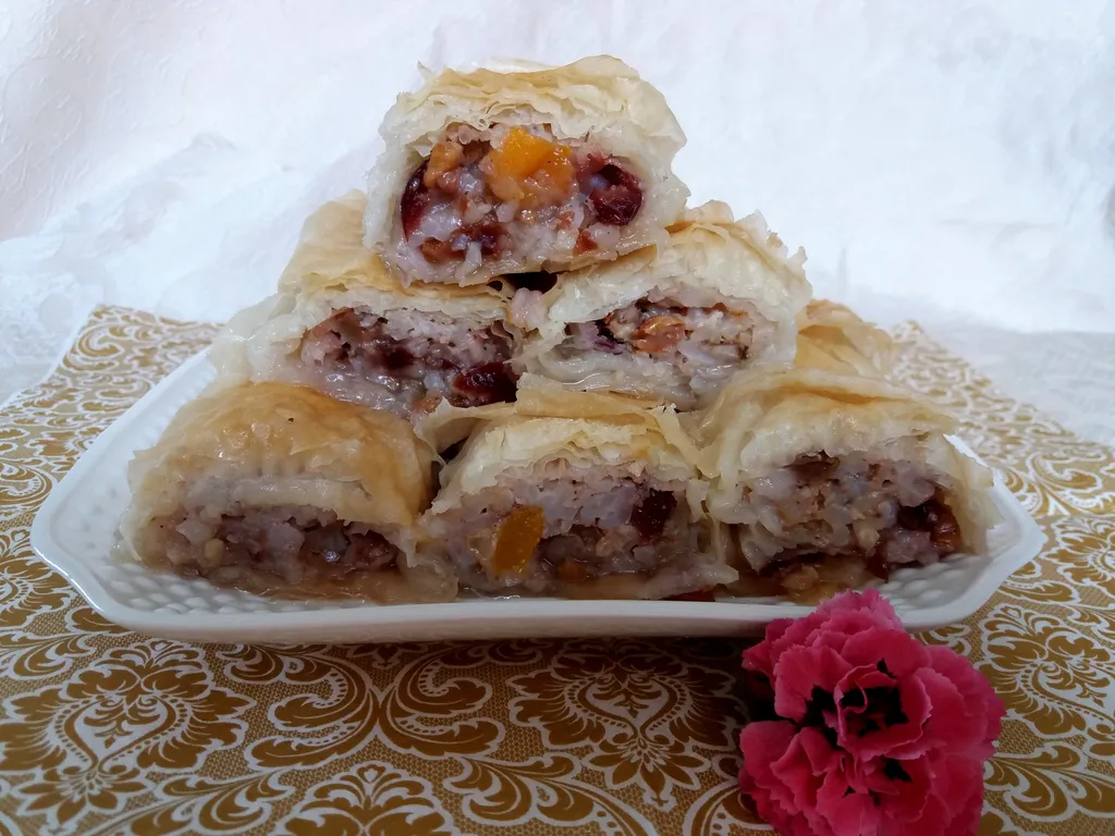 Baklava sa rizom i suvim vocem
