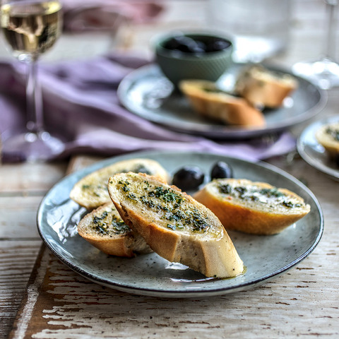 Cesnakové bruschetty