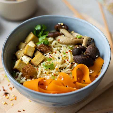 Rezance s tofu a zeleninou 