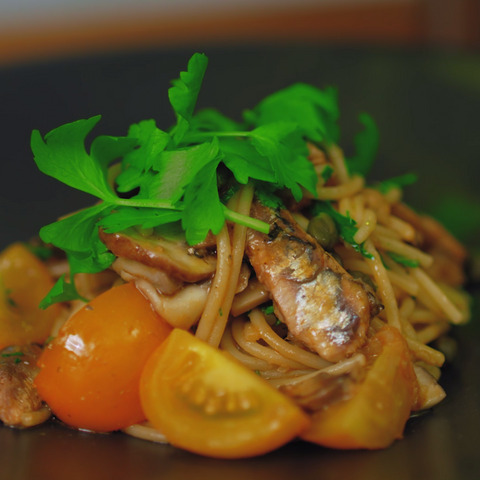 Špagety so sardinkami a šampiňónmi