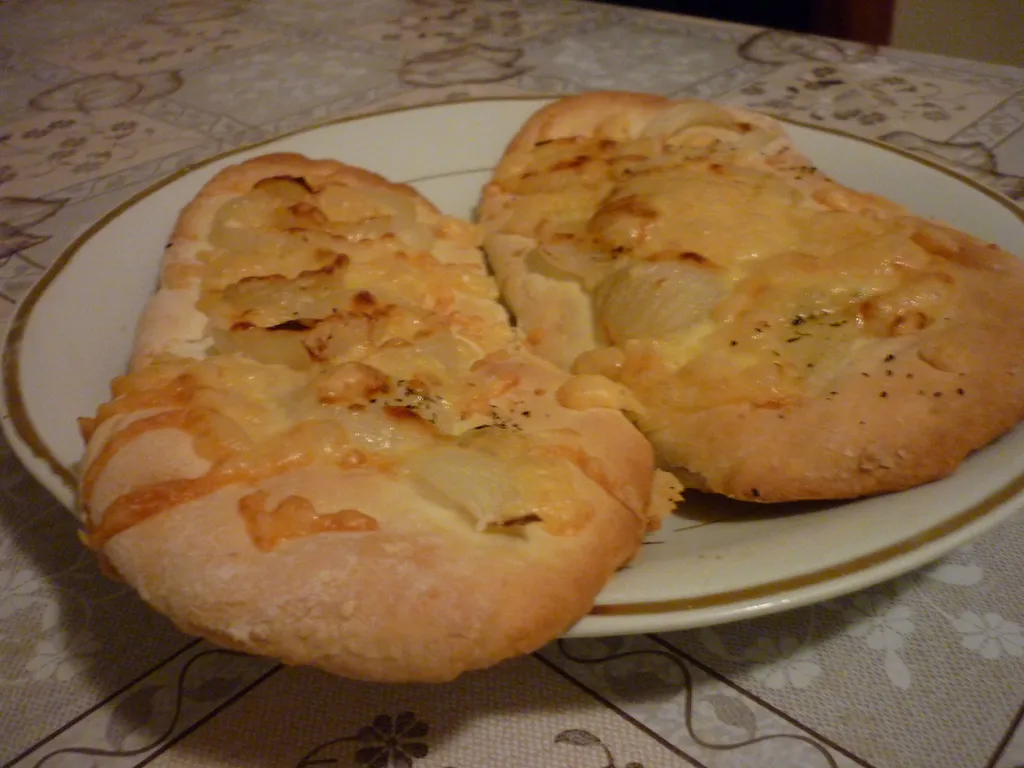 Bruskete sa sirom i lukom ( Rudolph's bakery)
