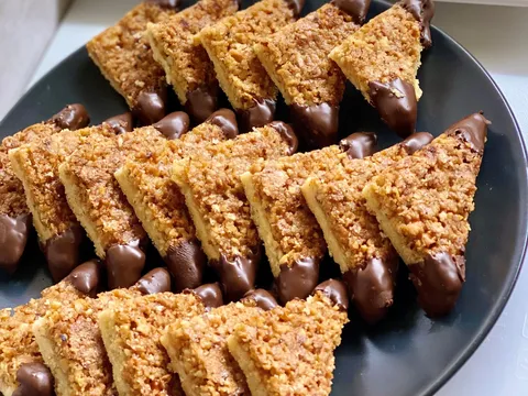Lješnjak trokutići