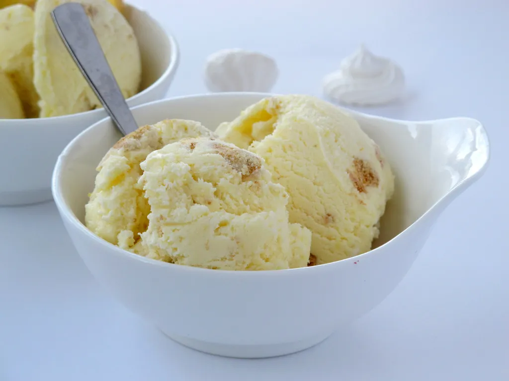 Sladoled od limuna i puslica (lemon pie ice cream)