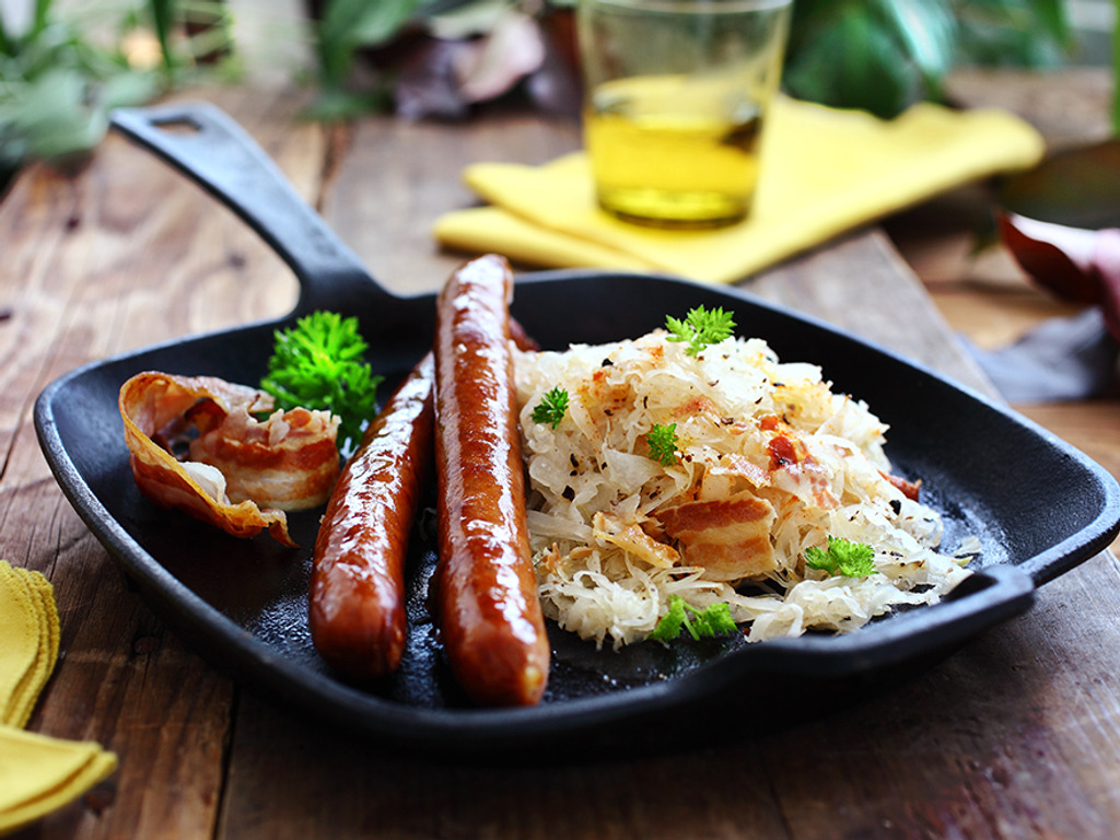 Grill kobasice s pečenim kupusom