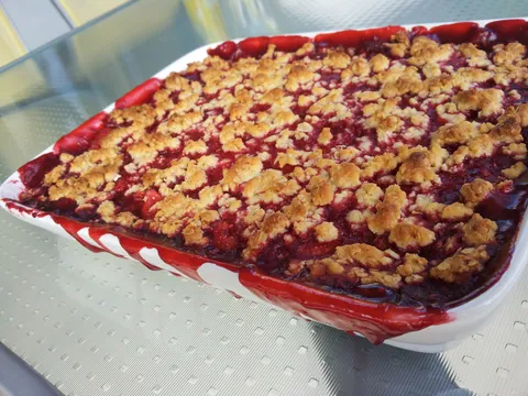 Crumble od crvenog voca