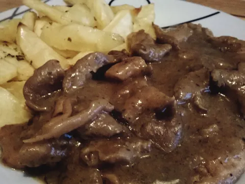 Svinjski kare u umaku s bukovačama