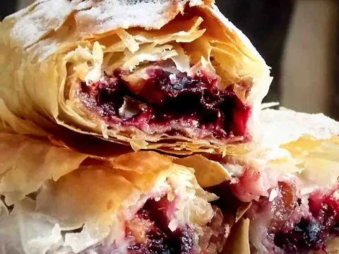 Pita sa šljivama, orasima...