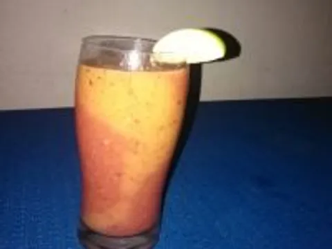 ljetni smoothie od lubenice i breskve
