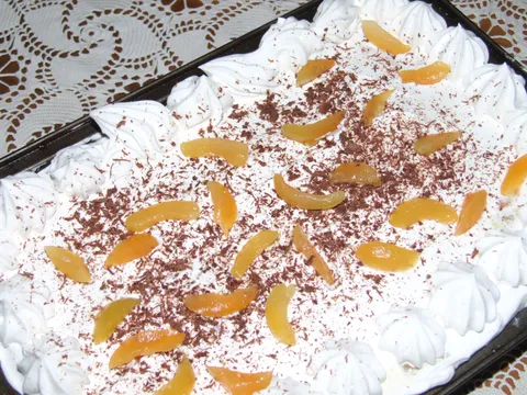 Kremasti kolač sa kajsijama
