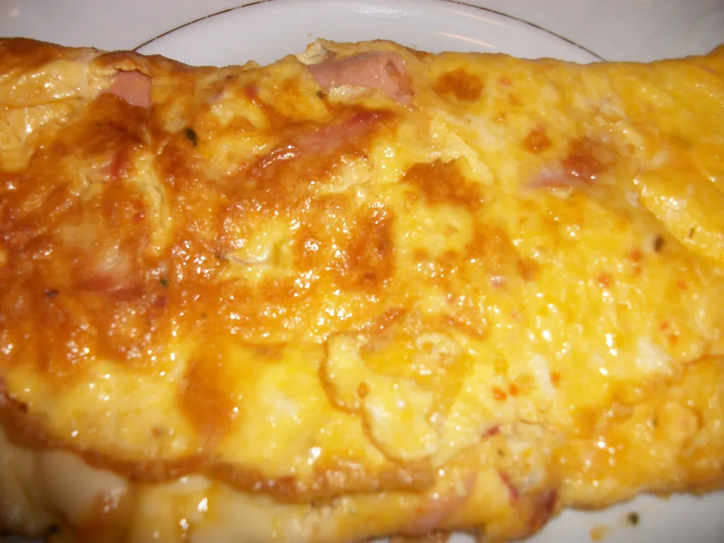 Omlet sa sirom,salamom i kulenom