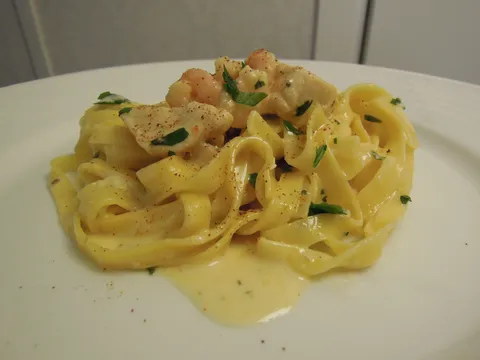 Fina kremasta pasta sa piletinom i kajan paprom
