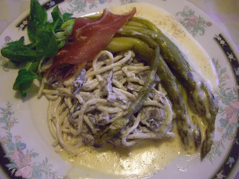 ŠPAGETI ;GLJIVE I ŠPAROGE