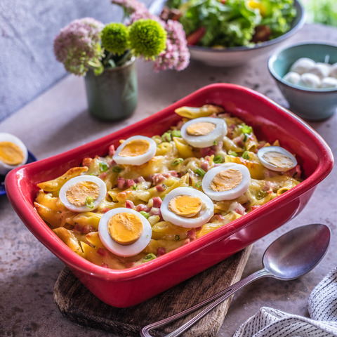 Baked pasta with ham, mozzarella and eggs