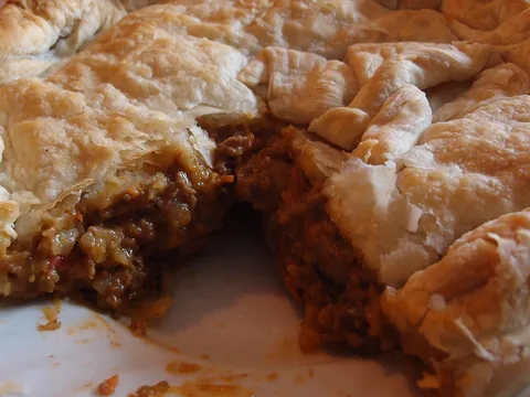 Mesna pita (meat pie)