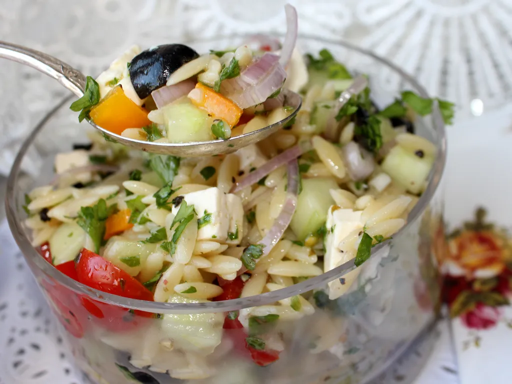 Salata od orzo paste