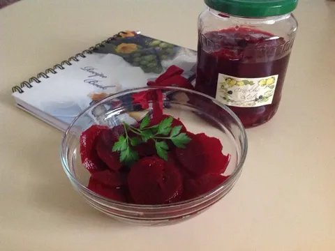 Cvekla u staklenkama