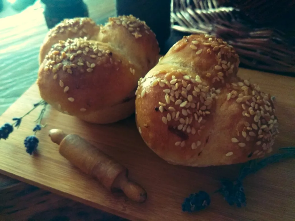 Pogačicee punjene mliječnim namazom, sirom i šunkicom  :)