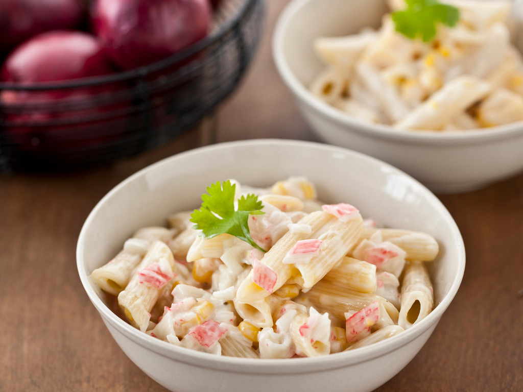 Cestovinový šalát so surimi