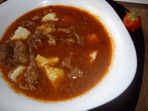 Mesna juha u kotliću (složenac)