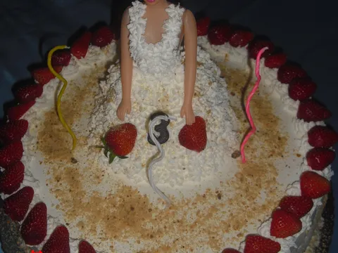 barbi torta sa jagoama...