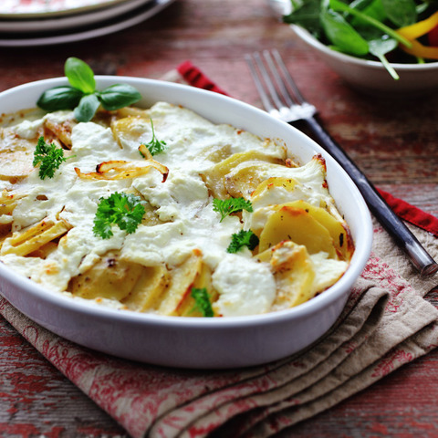 Bramborová pánev se smetanou a cibulí