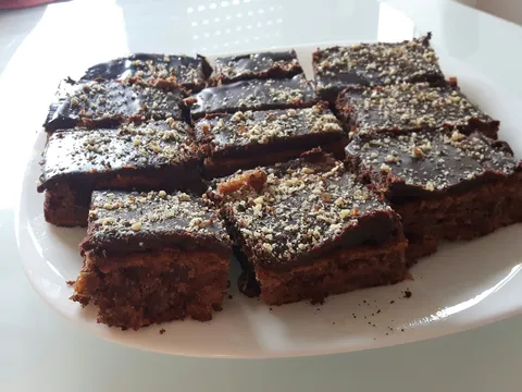 Kolač od rogača s jabukama