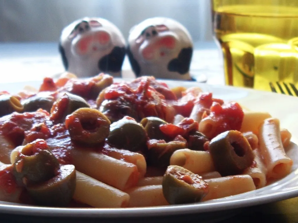 Pasta sa tunom i maslinama