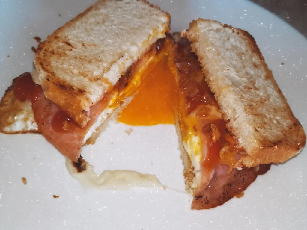 Svecani tost s jajima
