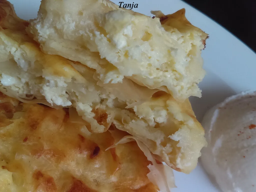 Jogurt pita sa sirom