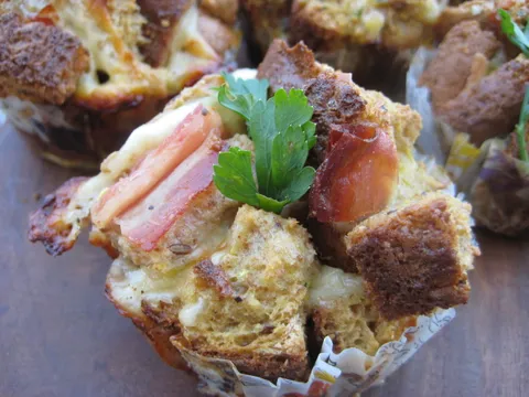 Sendvic u muffins kalupu