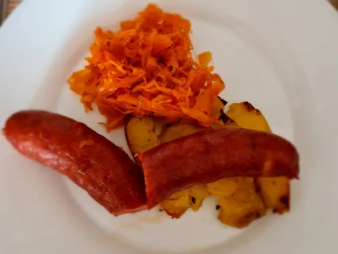 Kobasice s kiselim kupusom i krumpirom