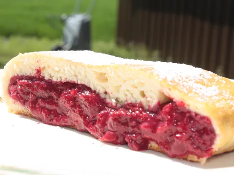 Strudla sa Makom, Visnjama ili Jabukama
